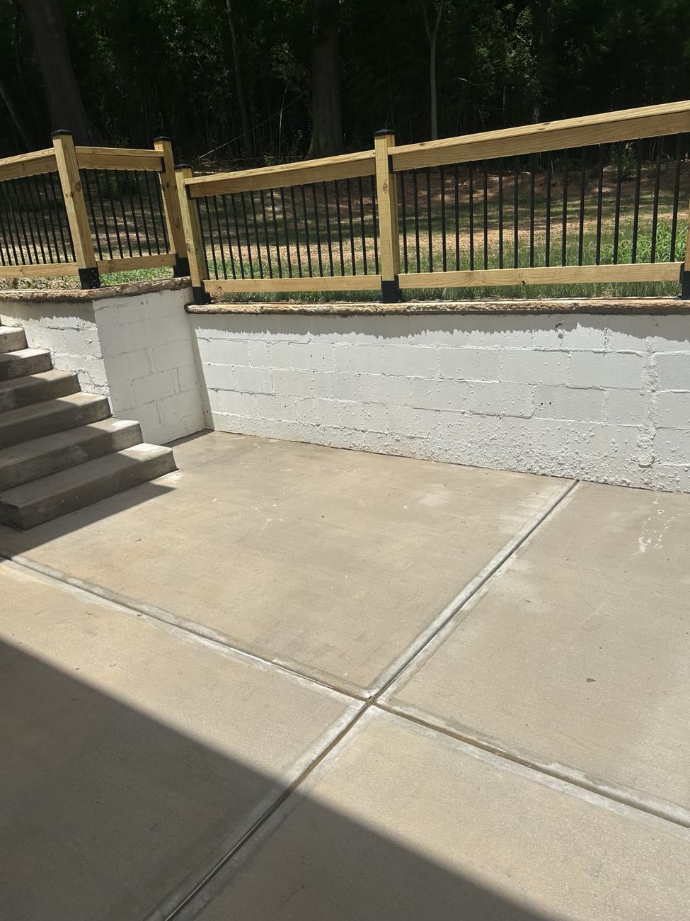 Clean concrete patio and retaining wall